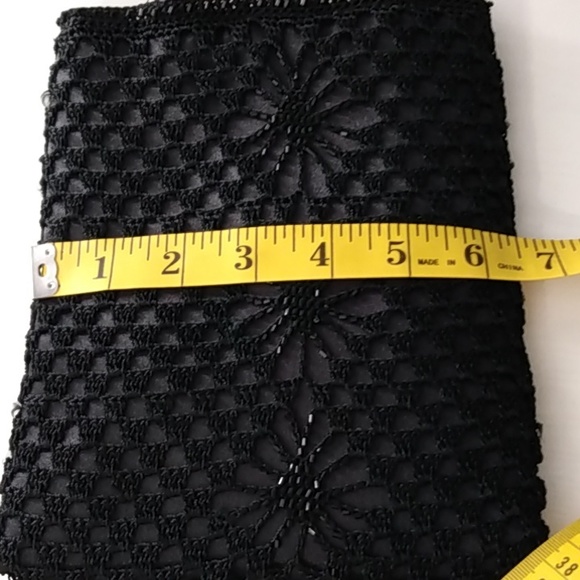 🎃 Black bag w/ beaded crochet overlaying - Picture 11 of 12
